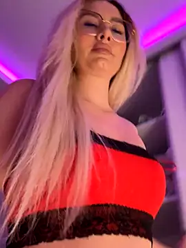 Snapshot of mollyxxx chatting on 22, 11, 2025 mollyxxx online show from 22, 11, 2025