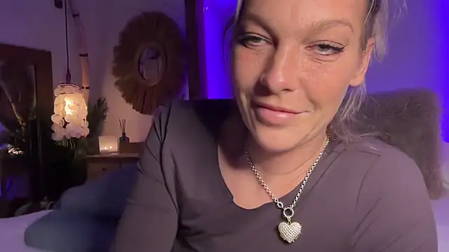 cyberchickie maria online show from 27, 2, 2025