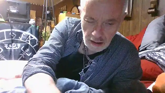 Snapshot of Makowboy chatting on 8, 11, 2025 Makowboy online show from 8, 11, 2025