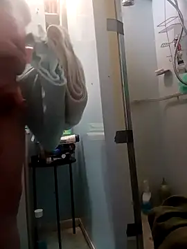 Snapshot of Makowboy chatting on 20, 11, 2025 Makowboy online show from 20, 11, 2025