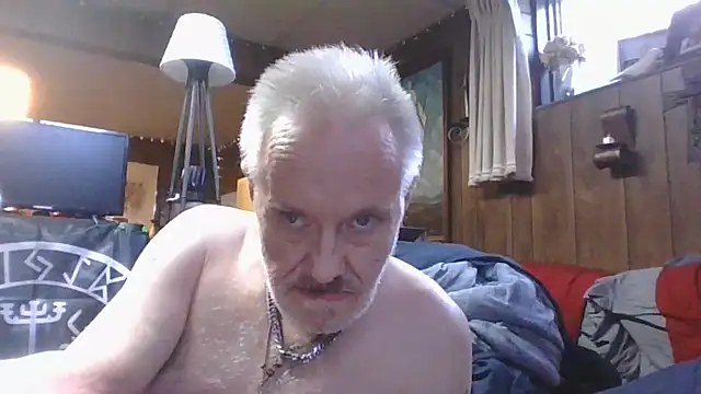 Snapshot of Makowboy chatting on 28, 11, 2025 Makowboy online show from 28, 11, 2025