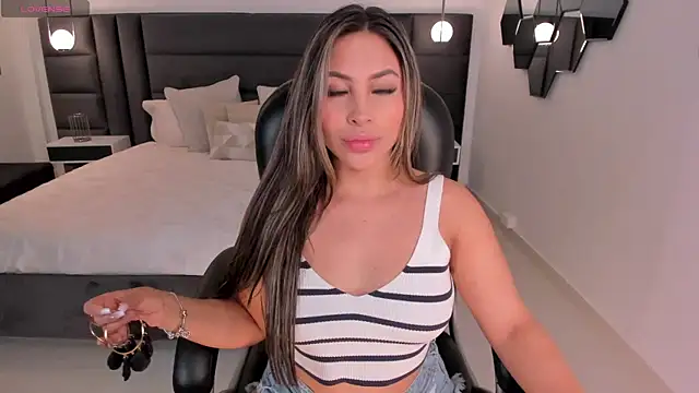 MiaRoberts1 online show from 24, 2, 2025