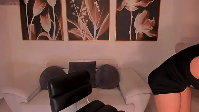 MiaRoberts1 online show from 28, 7, 2026
