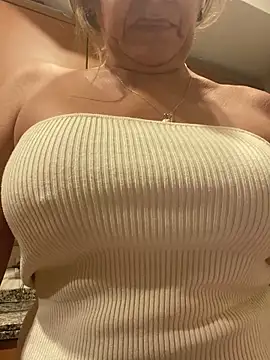 Snapshot of camelia3 chatting on 12, 2, 2025 camelia3 online show from 12, 2, 2025