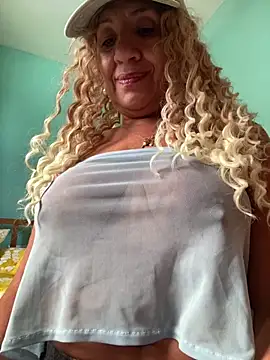 Snapshot of camelia3 chatting on 20, 2, 2025 camelia3 online show from 20, 2, 2025