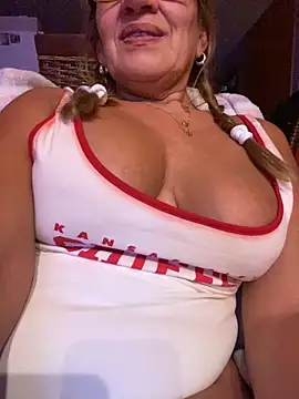 Snapshot of camelia3 chatting on 8, 3, 2025 camelia3 online show from 8, 3, 2025