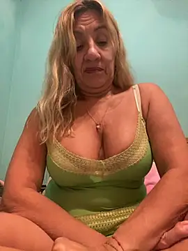 Snapshot of camelia3 chatting on 12, 9, 2025 camelia3 online show from 12, 9, 2025