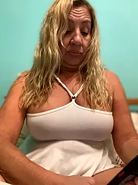 Snapshot of camelia3 chatting on 2, 12, 2025 camelia3 online show from 2, 12, 2025