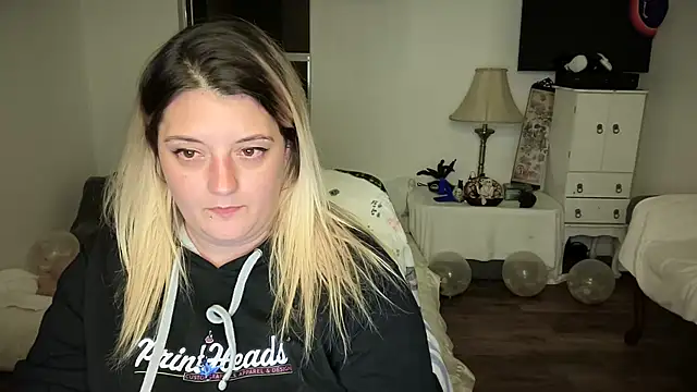 Snapshot of magicsparkles chatting on 4, 12, 2024 magicsparkles online show from 4, 12, 2024