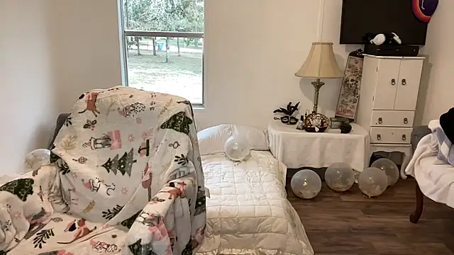 Snapshot of magicsparkles chatting on 5, 12, 2024 magicsparkles online show from 5, 12, 2024