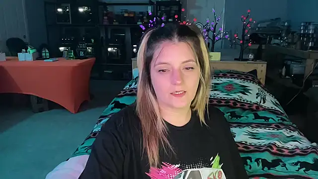 Snapshot of magicsparkles chatting on 8, 10, 2025 magicsparkles online show from 8, 10, 2025