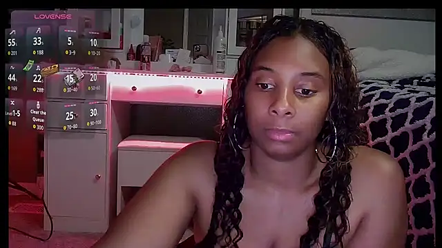 Snapshot of sassyslayz chatting on 25, 11, 2025 sassyslayz online show from 25, 11, 2025