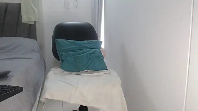 Snapshot of fisting_room chatting on 8, 11, 2025 fisting room online show from 8, 11, 2025