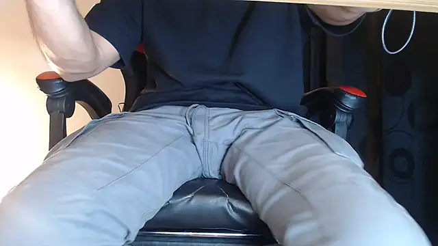 Snapshot of ErosFindomKing chatting on 17, 11, 2025 ErosFindomKing online show from 17, 11, 2025