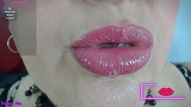 Snapshot of Kerly_Doll chatting on 3, 10, 2025 Kerly Doll online show from 3, 10, 2025