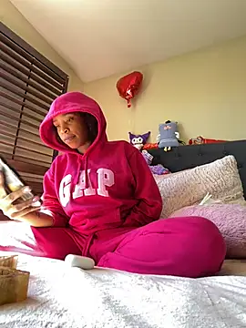 Snapshot of Cum2Charm chatting on 4, 3, 2025 Cum2Charm online show from 4, 3, 2025