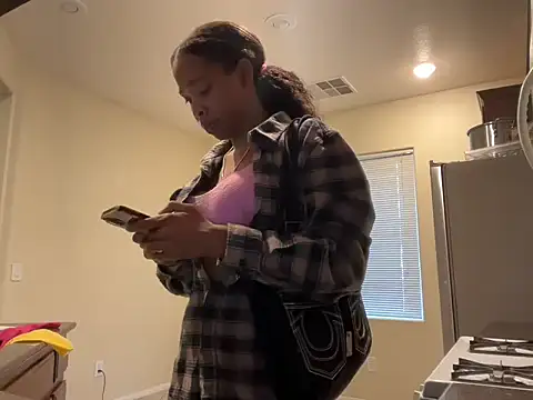 Snapshot of Cum2Charm chatting on 27, 9, 2025 Cum2Charm online show from 27, 9, 2025