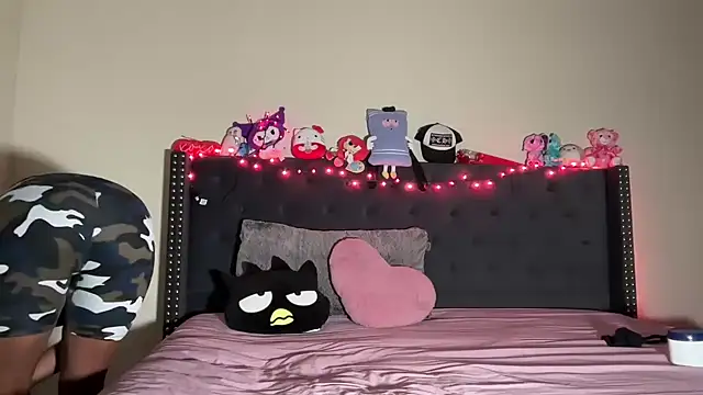 Snapshot of Cum2Charm chatting on 9, 10, 2025 Cum2Charm online show from 9, 10, 2025