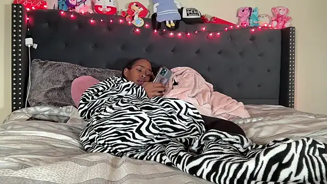 Snapshot of Cum2Charm chatting on 26, 10, 2025 Cum2Charm online show from 26, 10, 2025