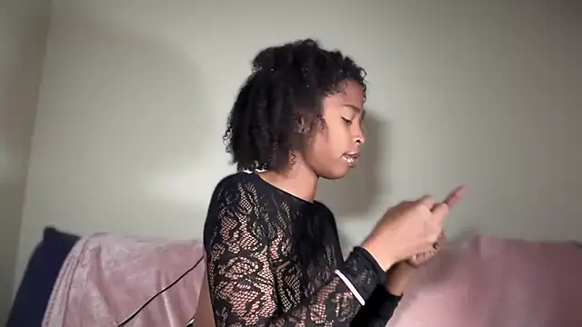 Snapshot of Cum2Charm chatting on 14, 11, 2025 Cum2Charm online show from 14, 11, 2025