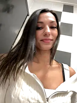 Snapshot of _MiaQueen_ chatting on 4, 10, 2025 MiaQueen online show from 4, 10, 2025