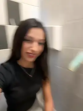 Snapshot of _MiaQueen_ chatting on 1, 11, 2025 MiaQueen online show from 1, 11, 2025