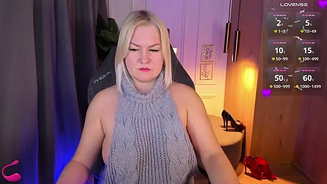 Snapshot of YolandaKiss chatting on 1, 2, 2025 YolandaKiss online show from 1, 2, 2025