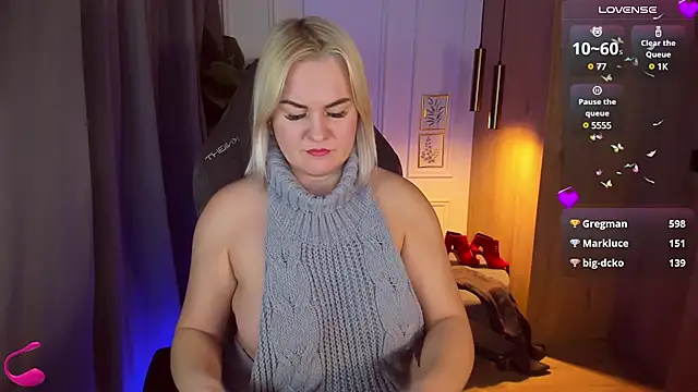 Snapshot of YolandaKiss chatting on 3, 2, 2025 YolandaKiss online show from 3, 2, 2025