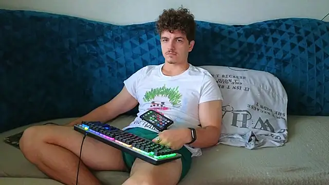 Snapshot of Remy_Miles chatting on 18, 9, 2025 Remy Miles online show from 18, 9, 2025