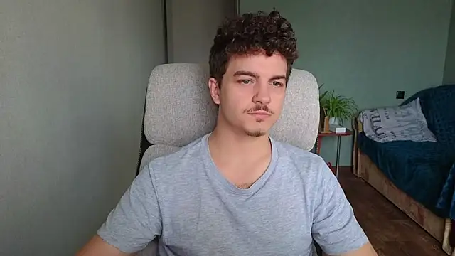 Snapshot of Remy_Miles chatting on 21, 10, 2025 Remy Miles online show from 21, 10, 2025