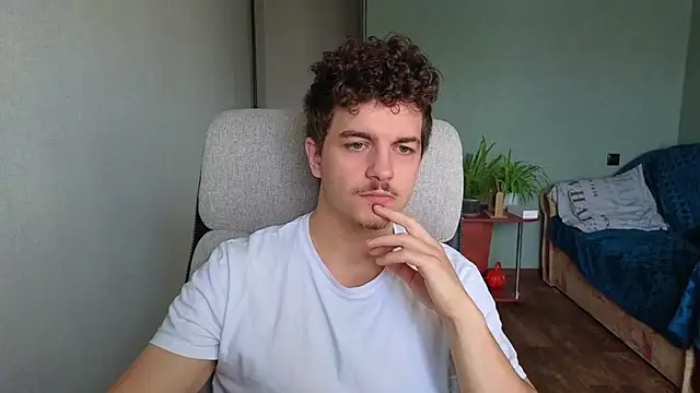 Snapshot of Remy_Miles chatting on 24, 10, 2025 Remy Miles online show from 24, 10, 2025