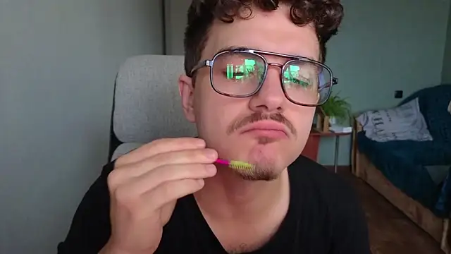 Snapshot of Remy_Miles chatting on 27, 10, 2025 Remy Miles online show from 27, 10, 2025