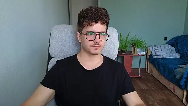 Snapshot of Remy_Miles chatting on 28, 10, 2025 Remy Miles online show from 28, 10, 2025