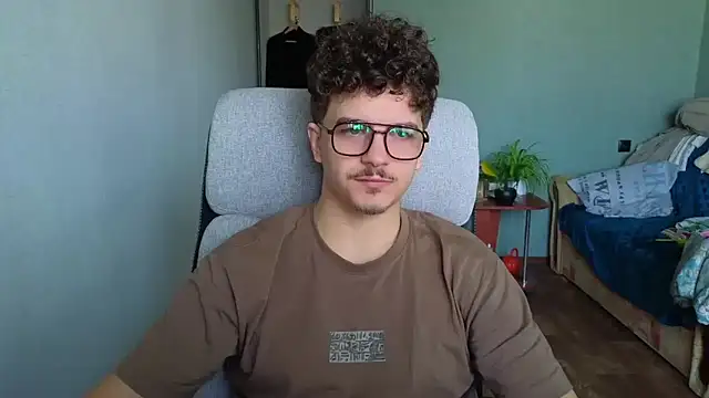 Snapshot of Remy_Miles chatting on 15, 11, 2025 Remy Miles online show from 15, 11, 2025