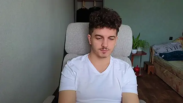 Snapshot of Remy_Miles chatting on 5, 12, 2025 Remy Miles online show from 5, 12, 2025