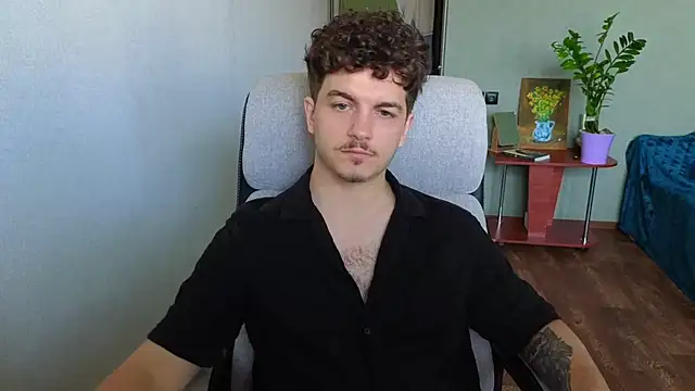 Snapshot of Remy_Miles chatting on 5, 6, 2026 Remy Miles online show from 5, 6, 2026
