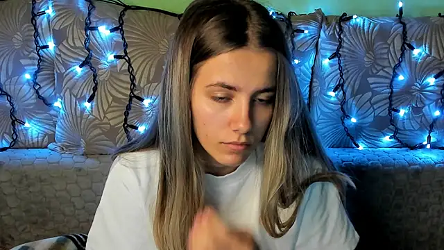 MaggieCake online show from 11, 11, 2025