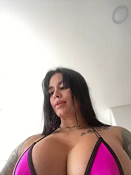 Snapshot of LaraHenao chatting on 4, 2, 2026 LaraHenao online show from 4, 2, 2026
