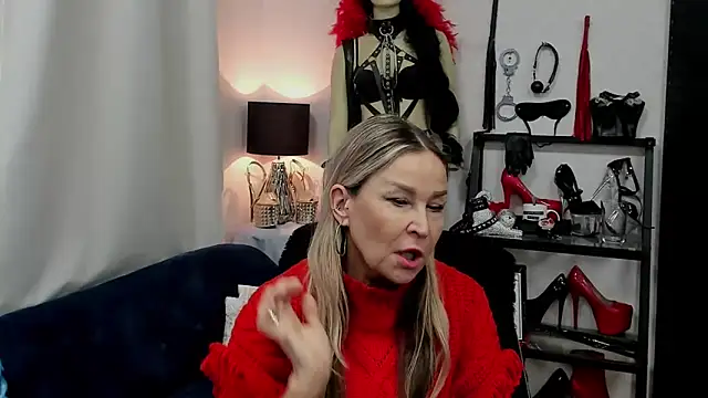 Snapshot of crystaLUX chatting on 23, 1, 2025 crystaLUX online show from 23, 1, 2025