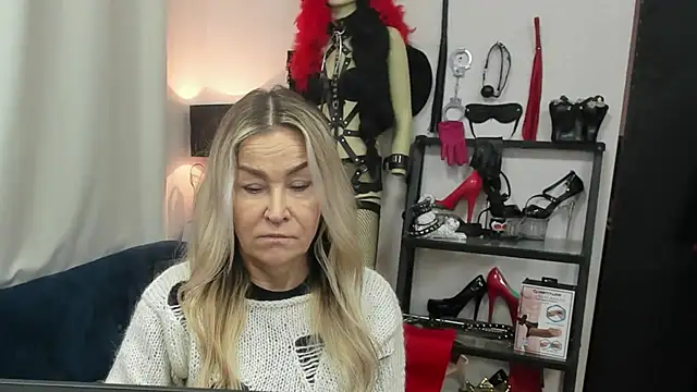 Snapshot of crystaLUX chatting on 19, 1, 2026 crystaLUX online show from 19, 1, 2026