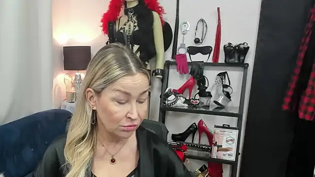 Snapshot of crystaLUX chatting on 2, 2, 2026 crystaLUX online show from 2, 2, 2026