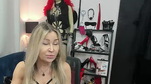 Snapshot of crystaLUX chatting on 20, 2, 2026 crystaLUX online show from 20, 2, 2026