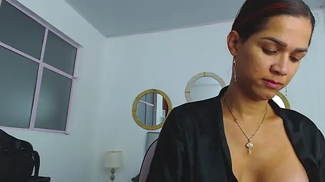 PINK  LOLA1 online show from 4, 2, 2025