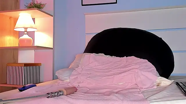 Snapshot of alicialittle chatting on 4, 3, 2025 alicialittle online show from 4, 3, 2025