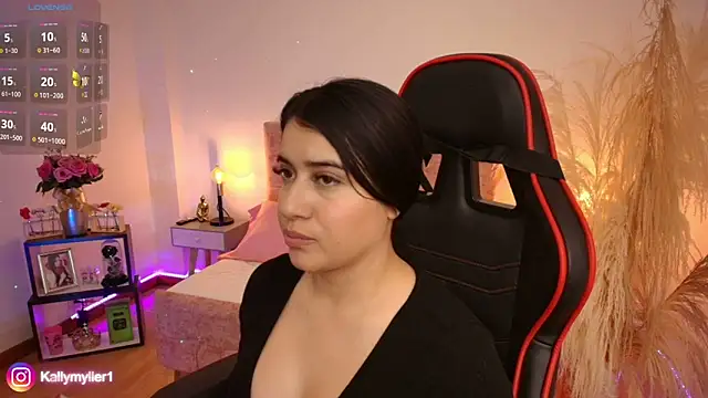 KallyMyller1 online show from 4, 1, 2025