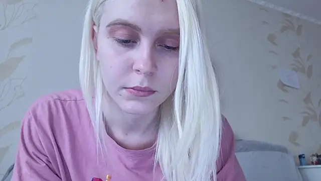 Snapshot of Evelyn_rabbit chatting on 11, 3, 2025 Evelyn rabbit online show from 11, 3, 2025