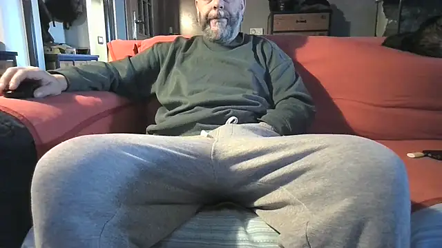 Snapshot of naked_bear chatting on 3, 2, 2025 naked bear online show from 3, 2, 2025