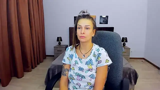 Snapshot of AlexiaDarren chatting on 5, 12, 2024 AlexiaDarren online show from 5, 12, 2024