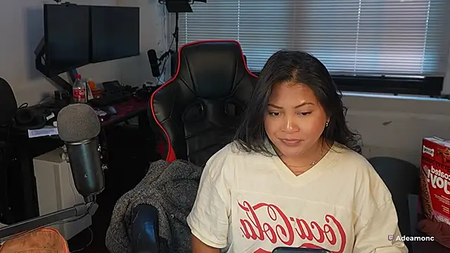 Snapshot of Bubbleliyah chatting on 12, 11, 2025 Bubbleliyah online show from 12, 11, 2025