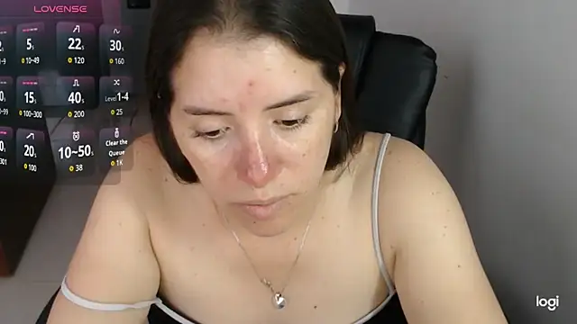 Snapshot of spicey_latina chatting on 2, 5, 2026 spicey latina online show from 2, 5, 2026